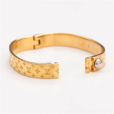 lv cuff bracelet.